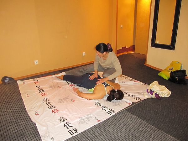 ФОТО №1 Фото тайского массажа, обучение массажу в студии Нуат Тай