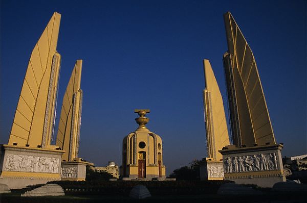 ФОТО №1 Столица Тайланда - Бангкок. Монумент Демократии