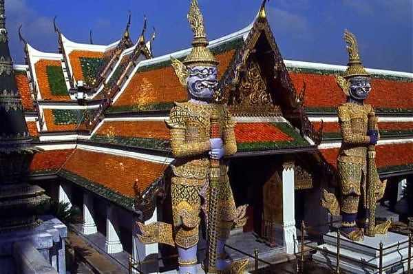 ФОТО №1 Страж, охраняющий вход в святая святых Тайланда - храм Пхра Кео