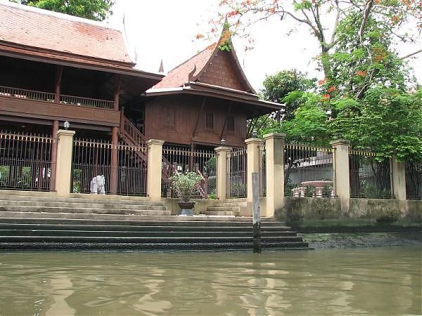 ФОТО №1 Берег реки Чао-Прая – главной артерии Бангкока